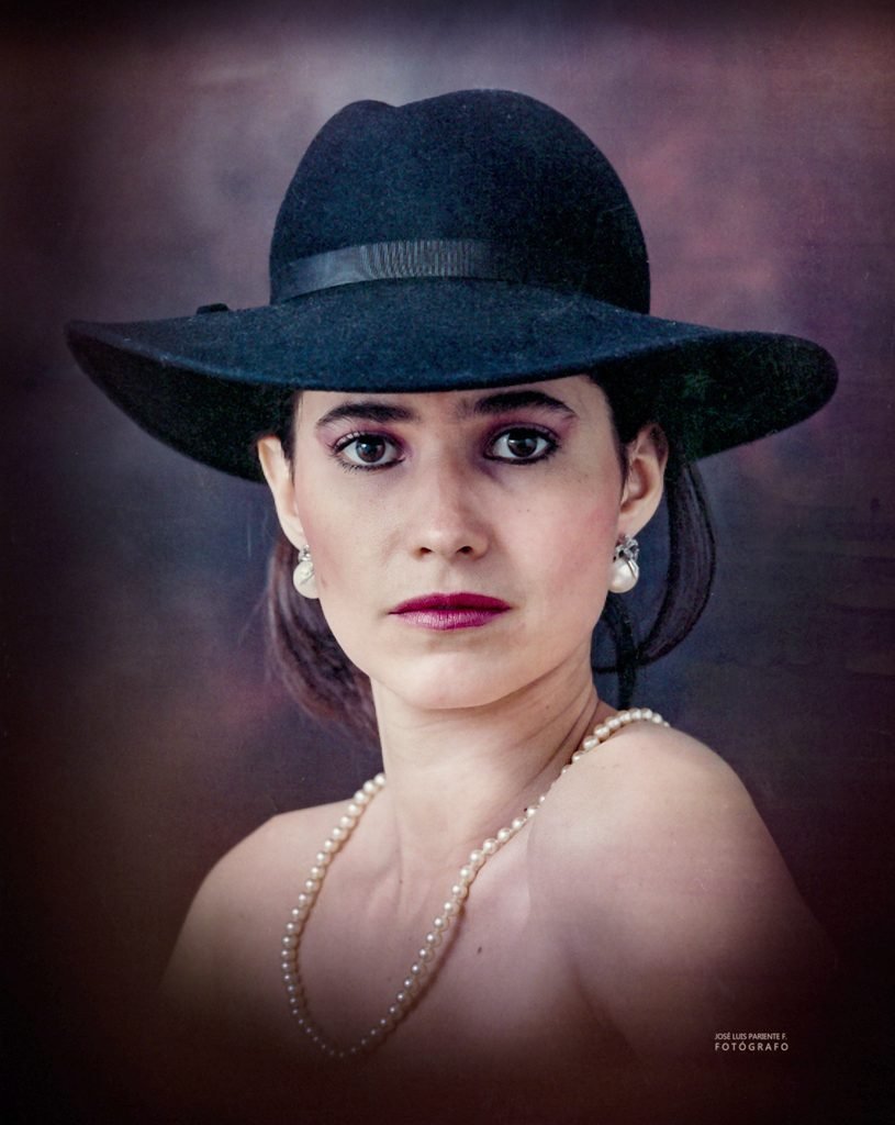 Retrato de Cristina con sombrero.