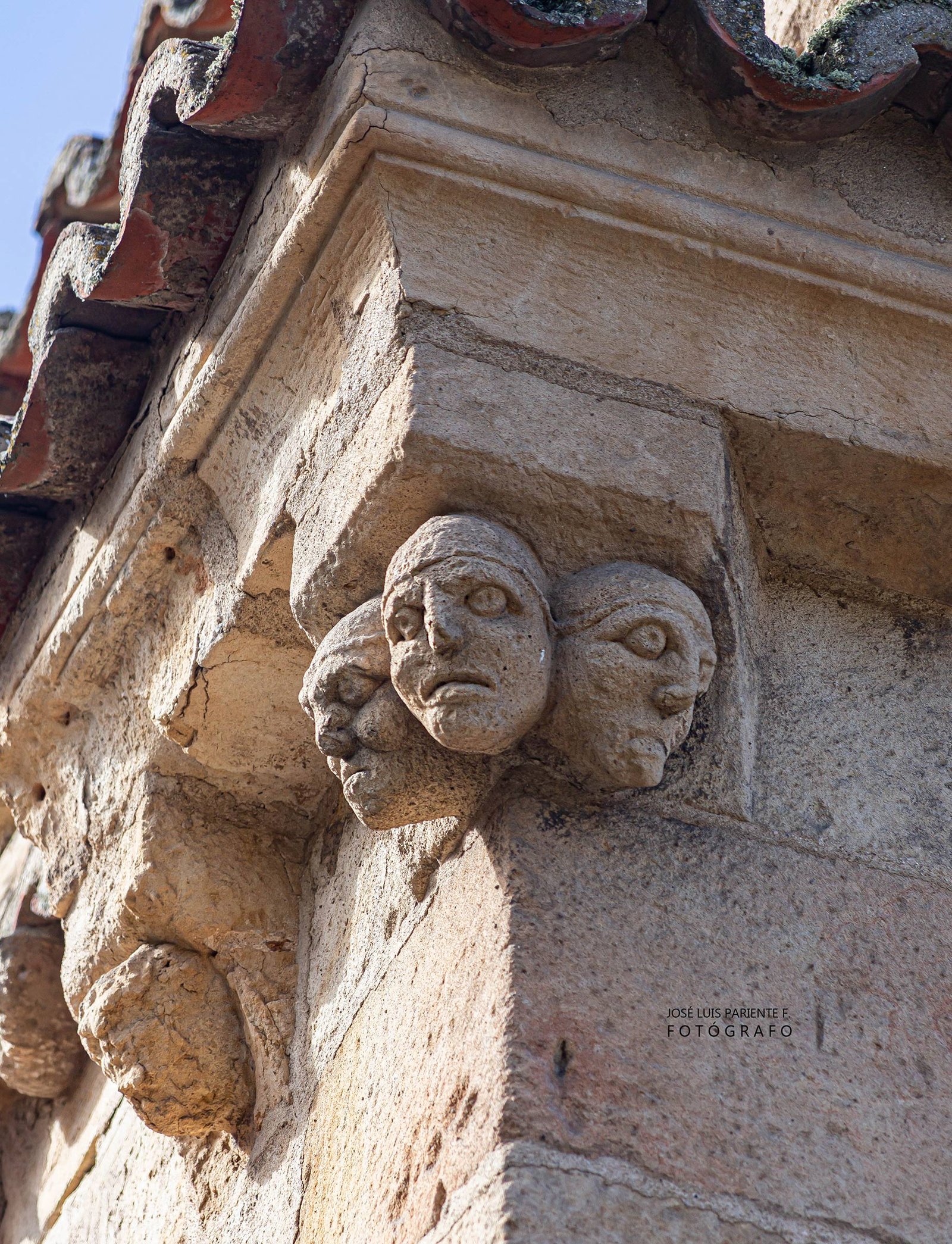 Iglesia de San Cristóbal. Canecillos