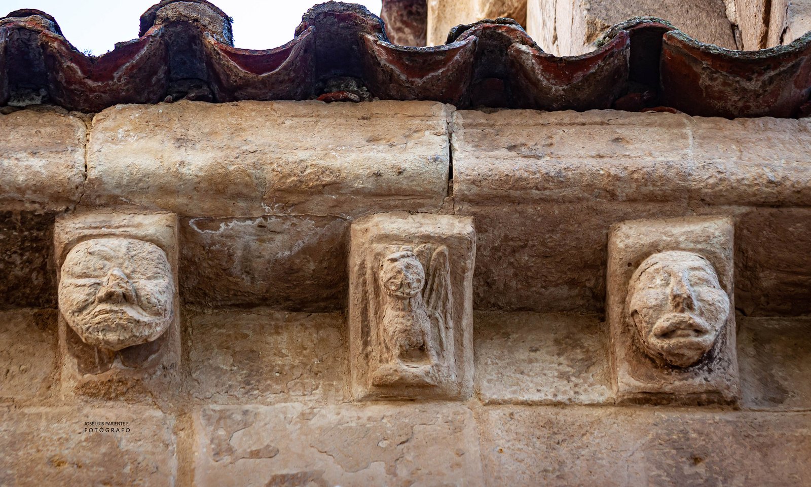 Iglesia de Santo Tomás Cantuariense. Canecillos