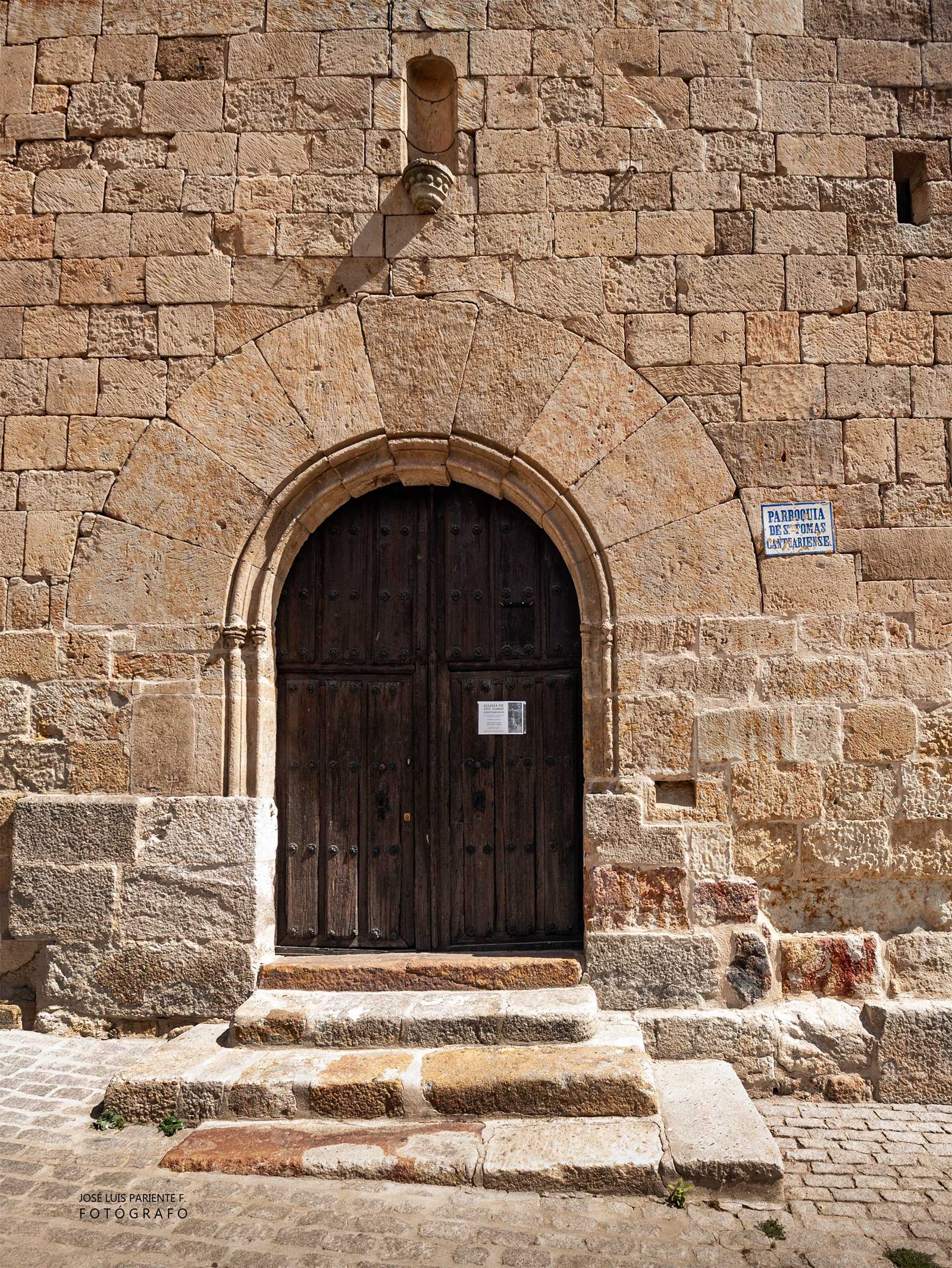 Iglesia de Santo Tomás Cantuariense. Portada
