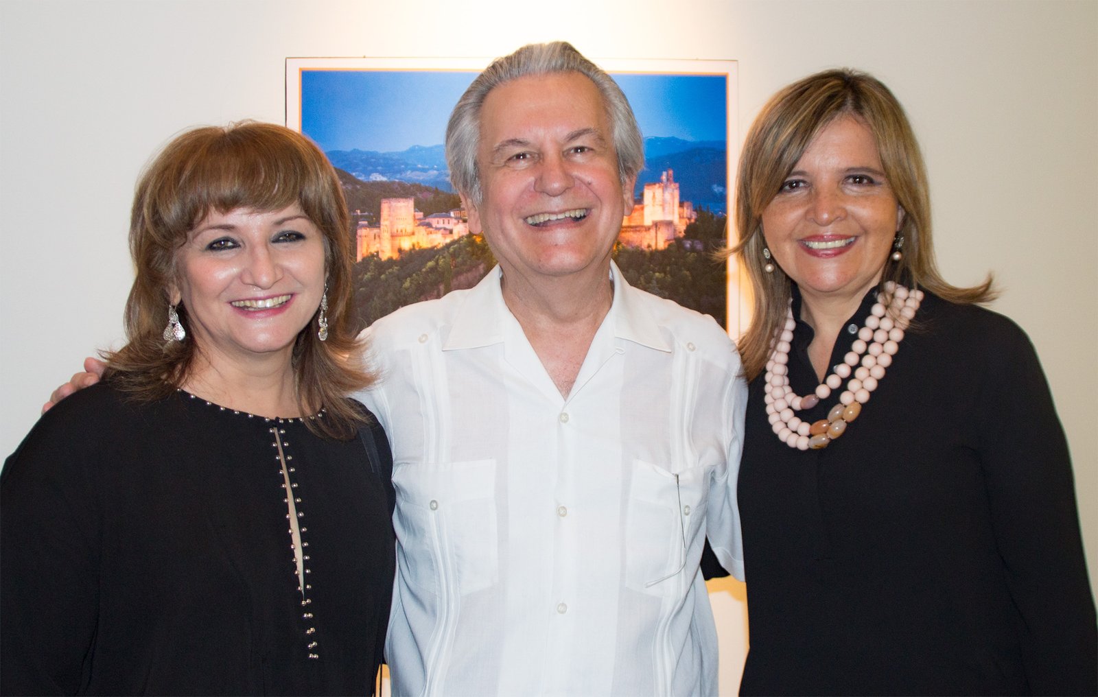 José Luis Pariente con Libby durante la exposición